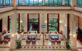 Earl'S Regency Hotel